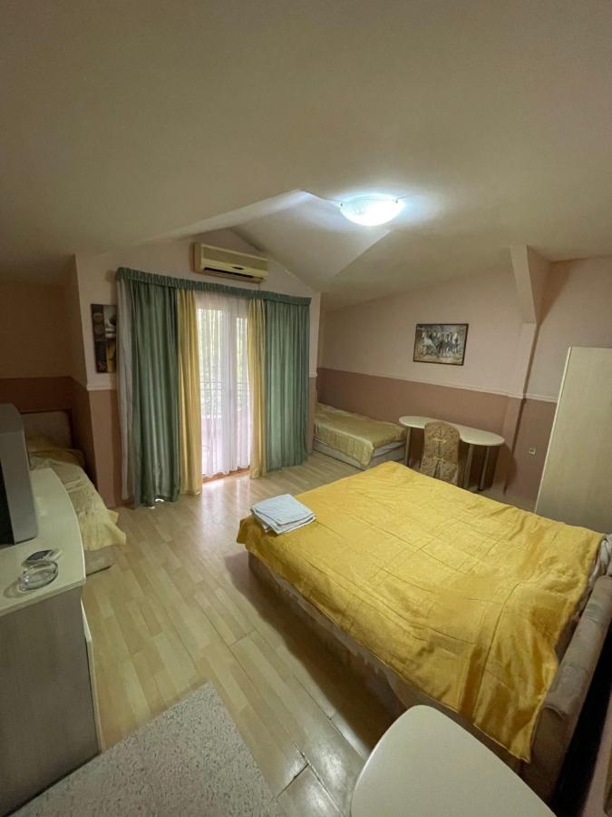 Hotel Uni Palas à Kavadartsi Extérieur photo