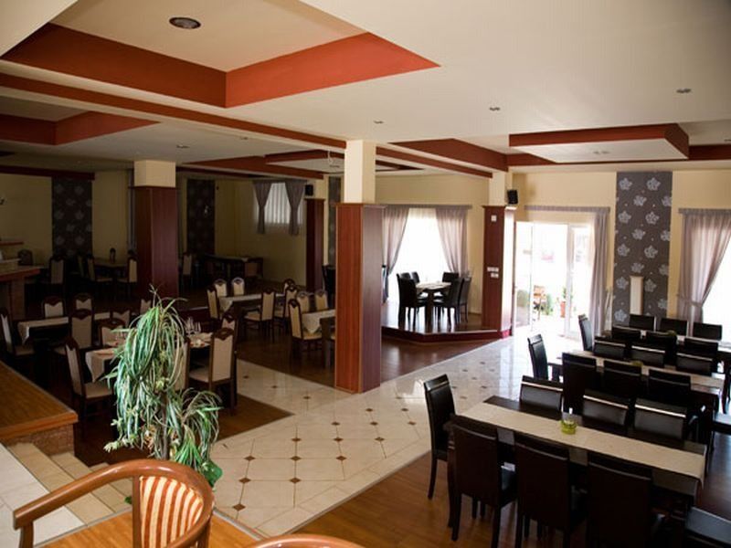 Uni Palas Kavadartsi Extérieur photo